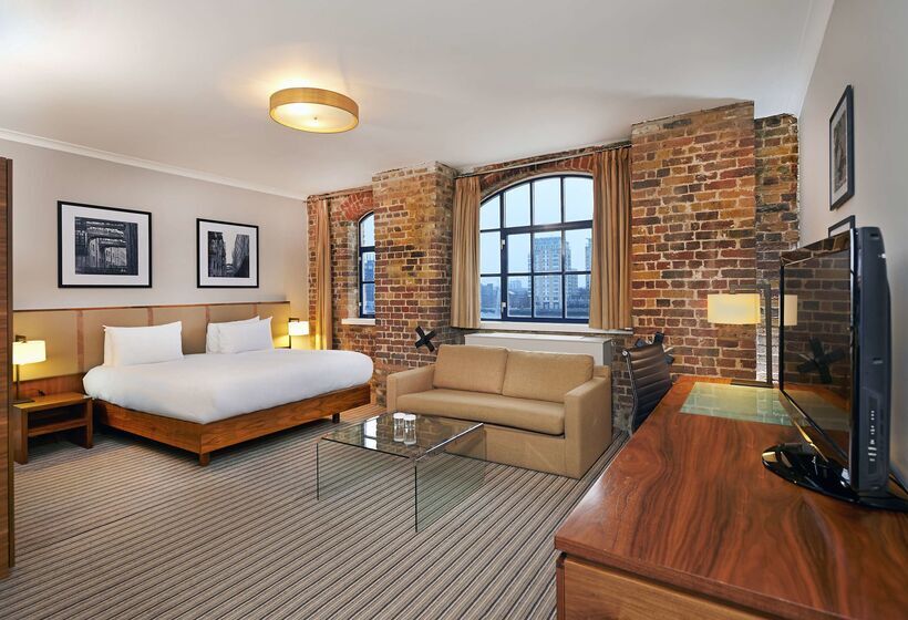 هتل Doubletree By Hilton  London  Docklands Riverside
