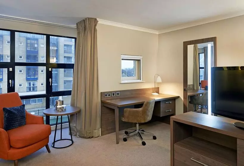 Отель Doubletree By Hilton London Docklands Riverside