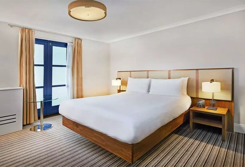 Отель Doubletree By Hilton London Docklands Riverside