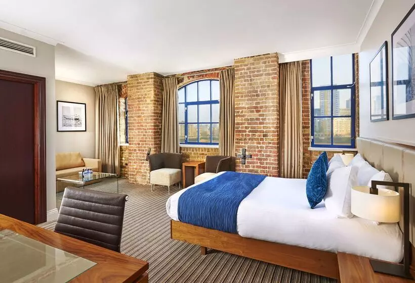 Отель Doubletree By Hilton London Docklands Riverside