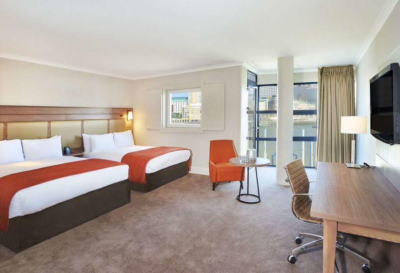 هتل Doubletree By Hilton  London  Docklands Riverside