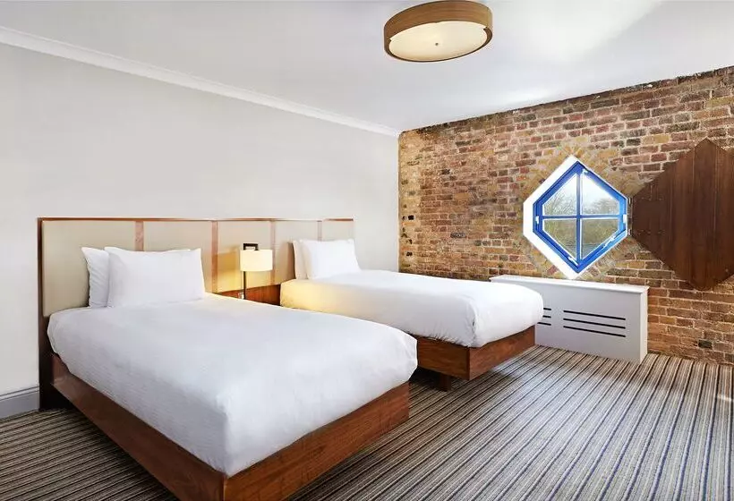 Отель Doubletree By Hilton London Docklands Riverside