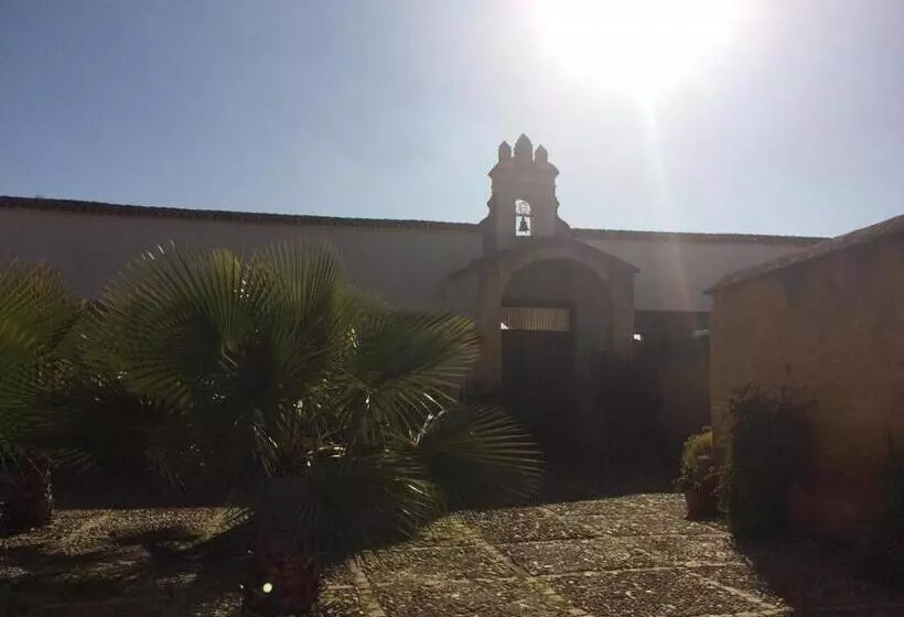هتل Hacienda Los Jinetes