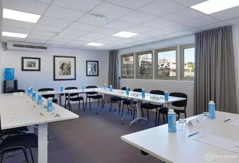 בית מלון כפרי Ibis Styles Cannes Le Cannet