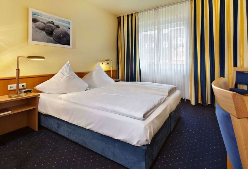 Hotel Tryp By Wyndham Luebeck Aquamarin