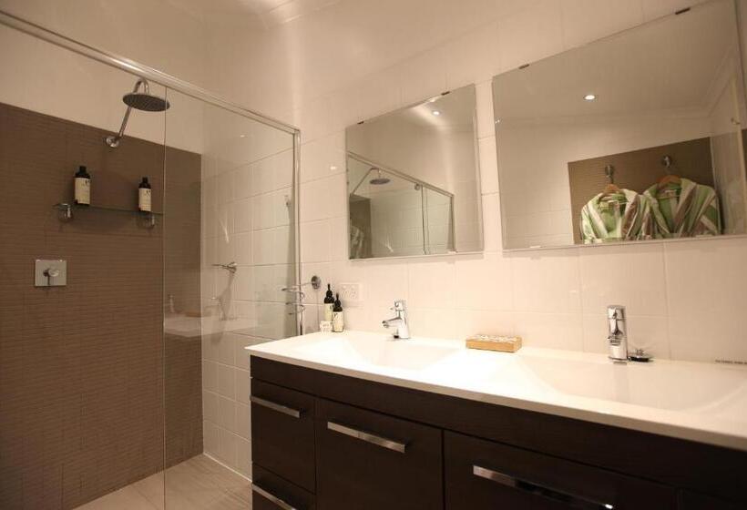 Hotel One Tree Accommodation