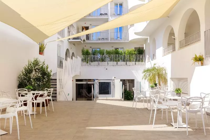 Отель Albatros Beach