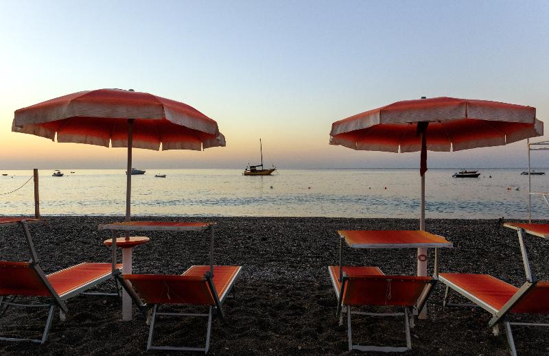 Отель Albatros Beach