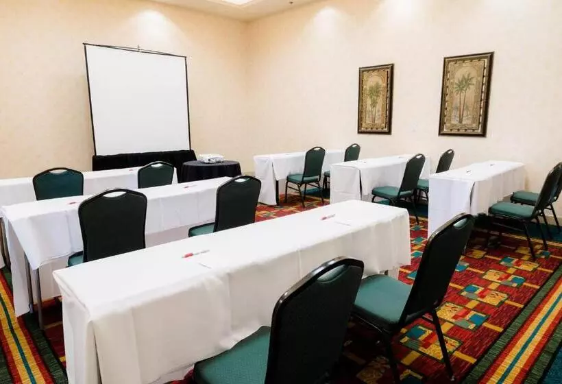 هتل Anaheim Marriott Suites