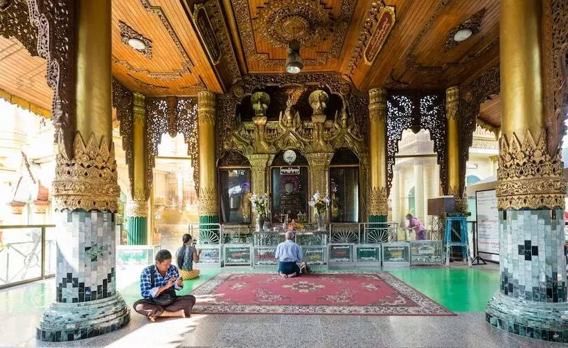 هتل Chatrium Royal Lake Yangon