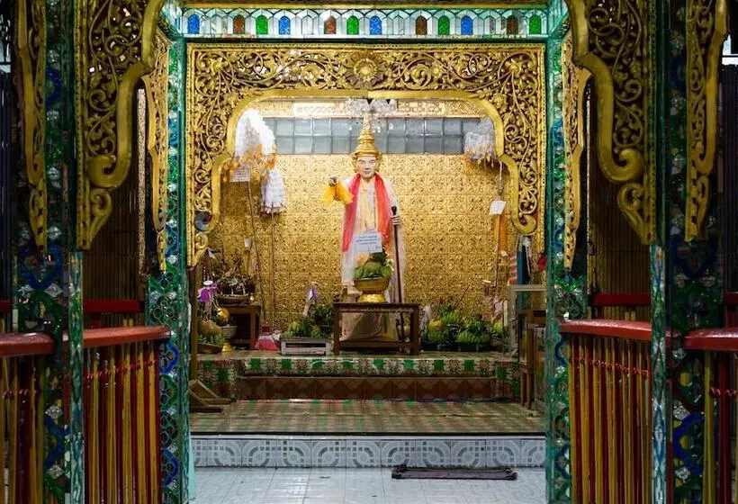 هتل Chatrium Royal Lake Yangon