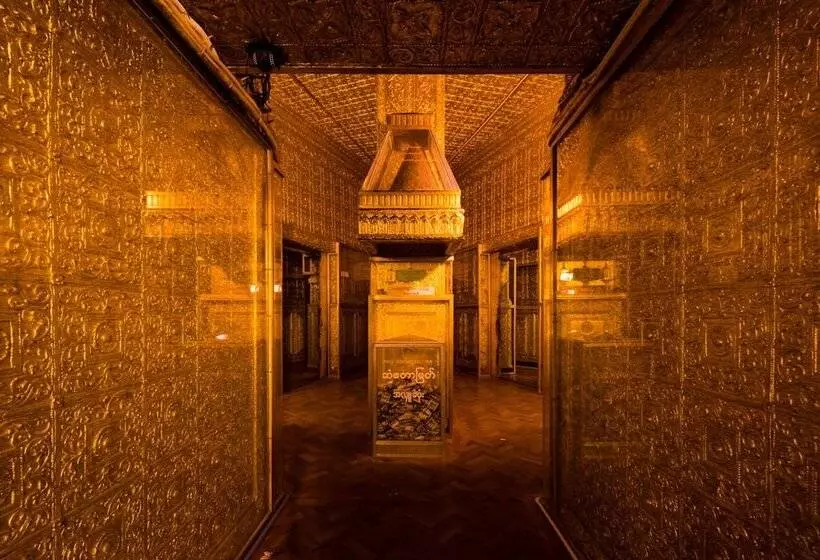 هتل Chatrium Royal Lake Yangon