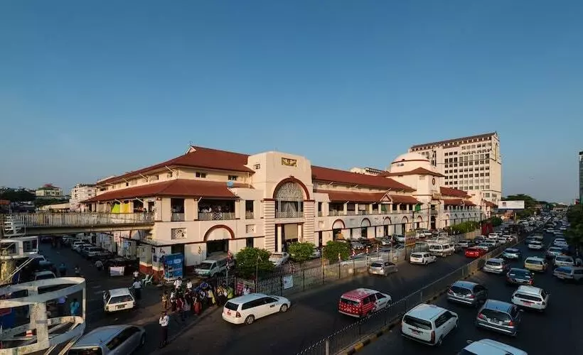 هتل Chatrium Royal Lake Yangon