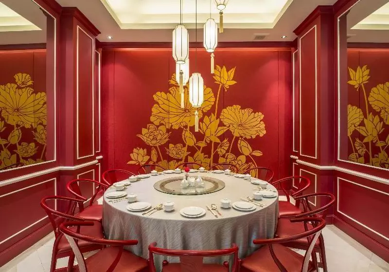 هتل Chatrium Royal Lake Yangon