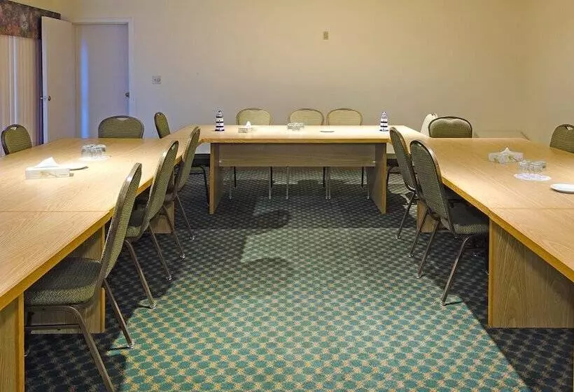 ホテル Coastal Inn Dartmouth