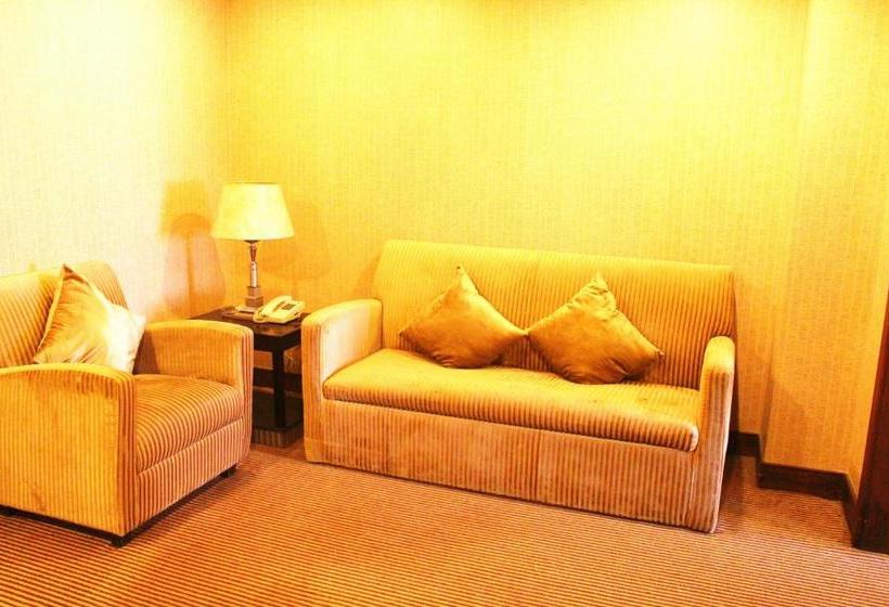 Отель Comfort Inn & Suites Beijing