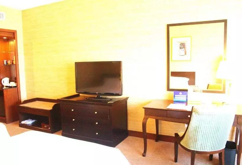 Отель Comfort Inn & Suites Beijing