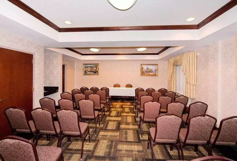 Отель Quality Suites Nyc Gateway