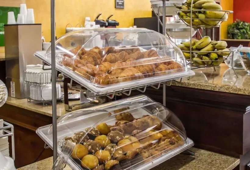 Отель Quality Suites Nyc Gateway