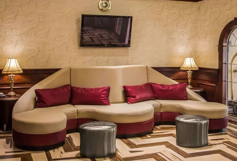 Отель Quality Suites Nyc Gateway