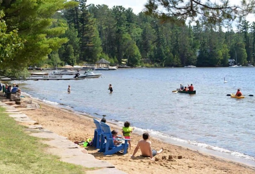 Отель Red Maple Inn And Suites