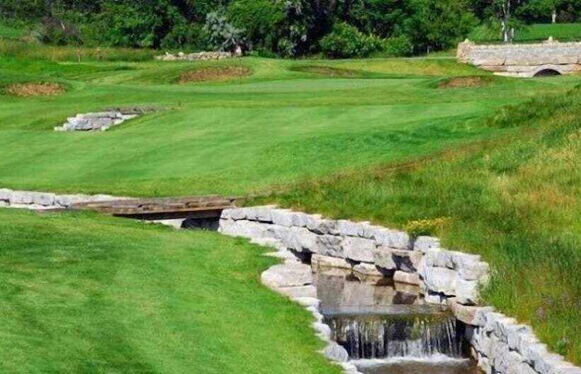 Отель Red Maple Inn And Suites