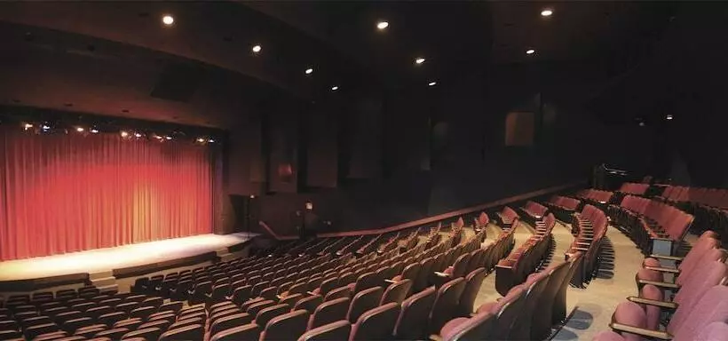 Отель Red Maple Inn And Suites