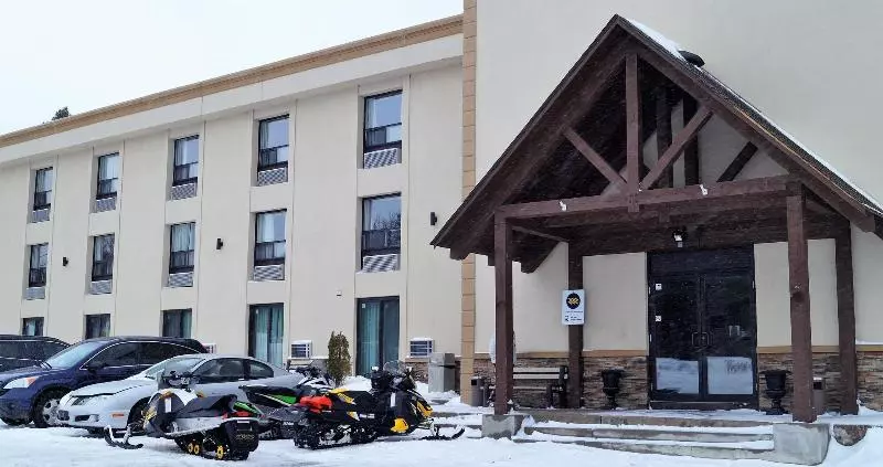 Отель Red Maple Inn And Suites