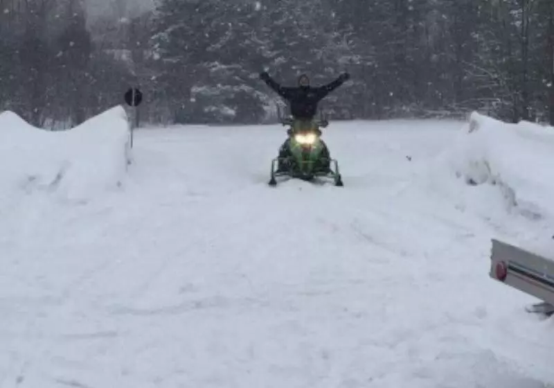 Отель Red Maple Inn And Suites