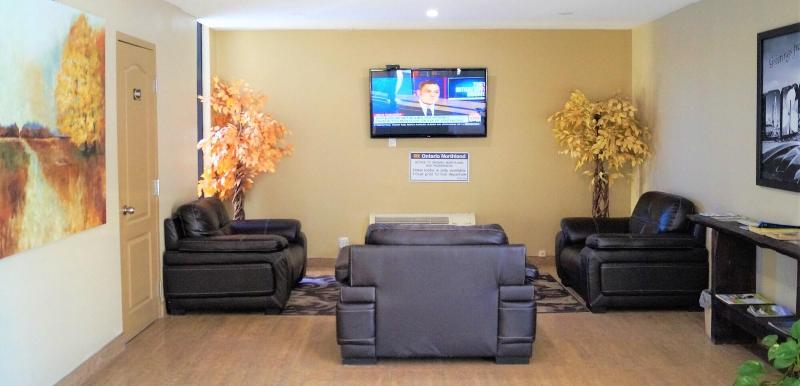 Отель Red Maple Inn And Suites