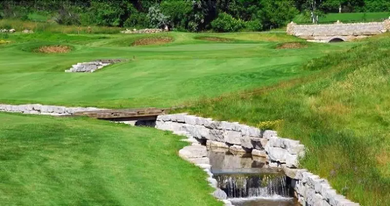 Отель Red Maple Inn And Suites