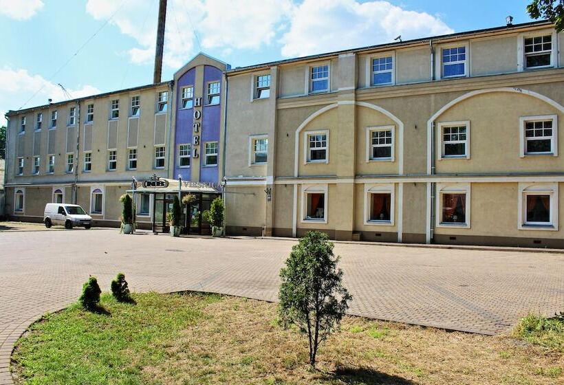 Nb Hotel With Free Parking