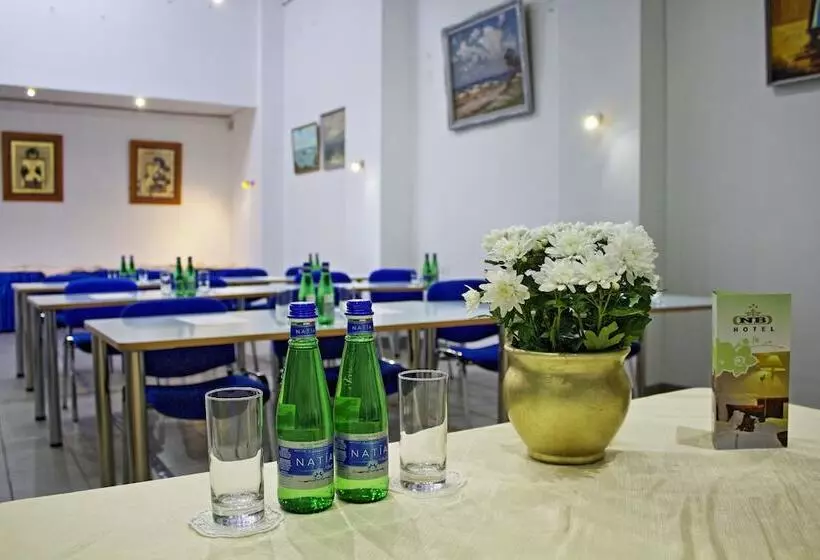 Nb Hotel With Free Parking