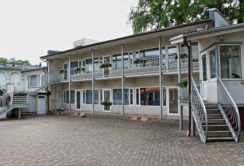 Nb Hotel With Free Parking