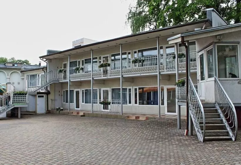 Nb Hotel With Free Parking