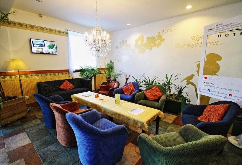 Nb Hotel With Free Parking