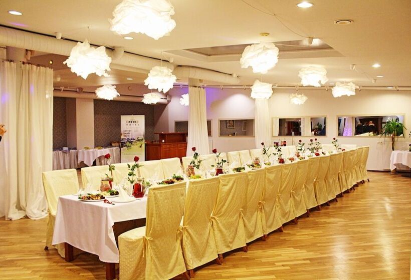 Nb Hotel With Free Parking