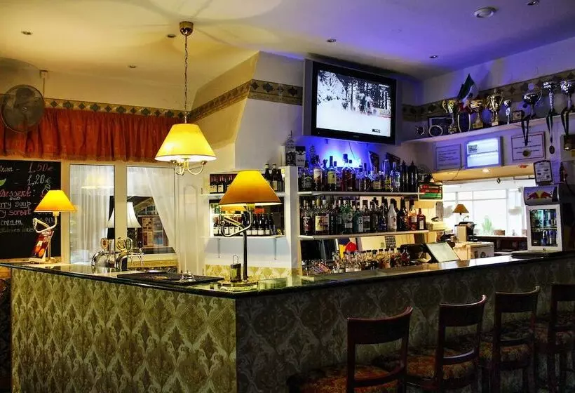 Nb Hotel With Free Parking