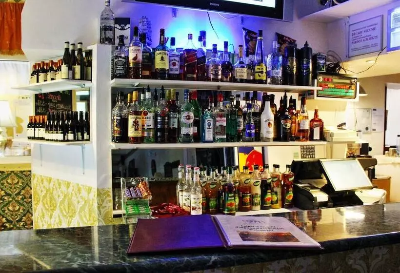 Nb Hotel With Free Parking