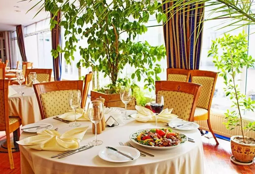 Nb Hotel With Free Parking