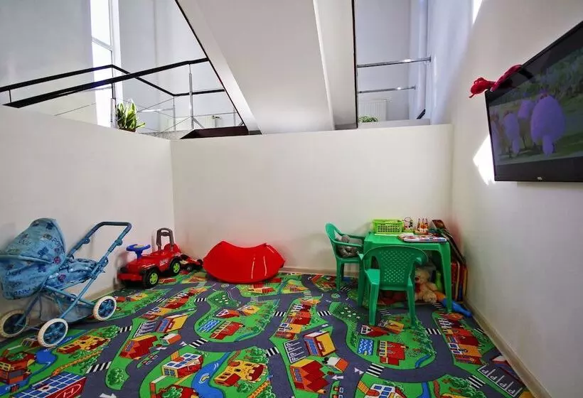 Nb Hotel With Free Parking