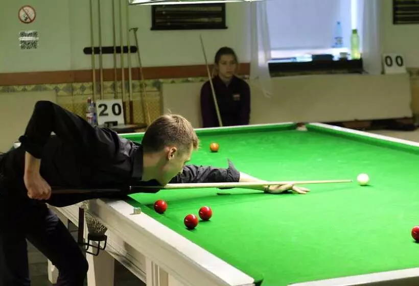 Nb Hotel With Free Parking