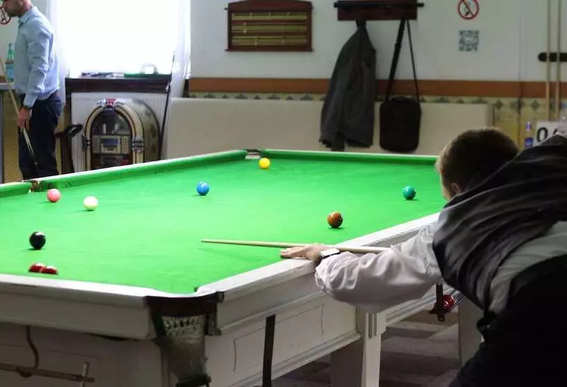 Nb Hotel With Free Parking