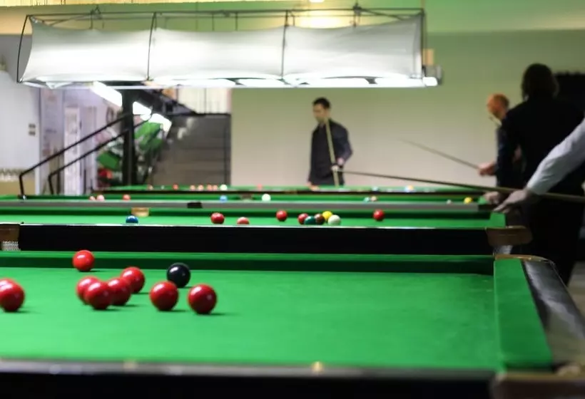 Nb Hotel With Free Parking