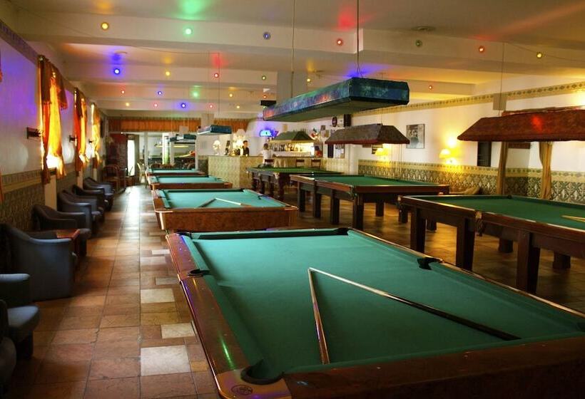 Nb Hotel With Free Parking