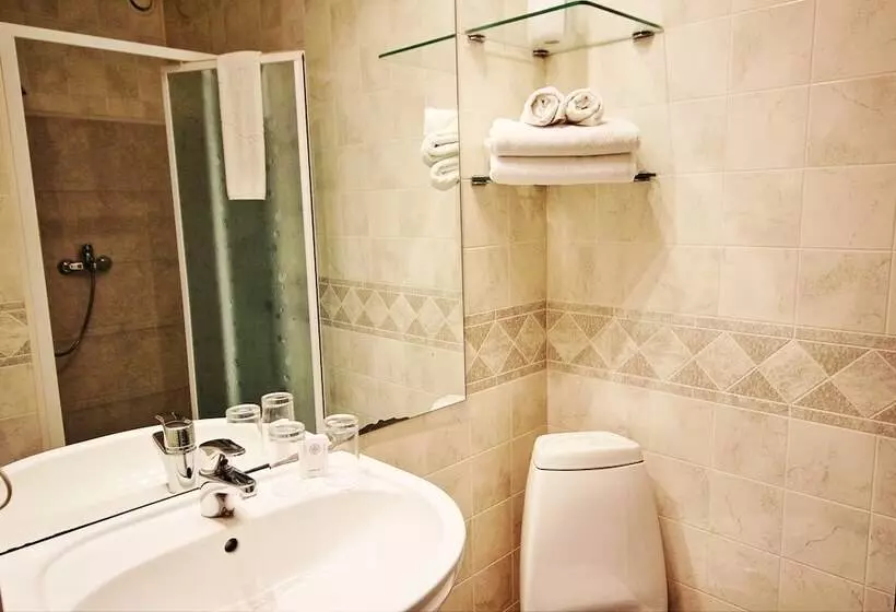 Nb Hotel With Free Parking