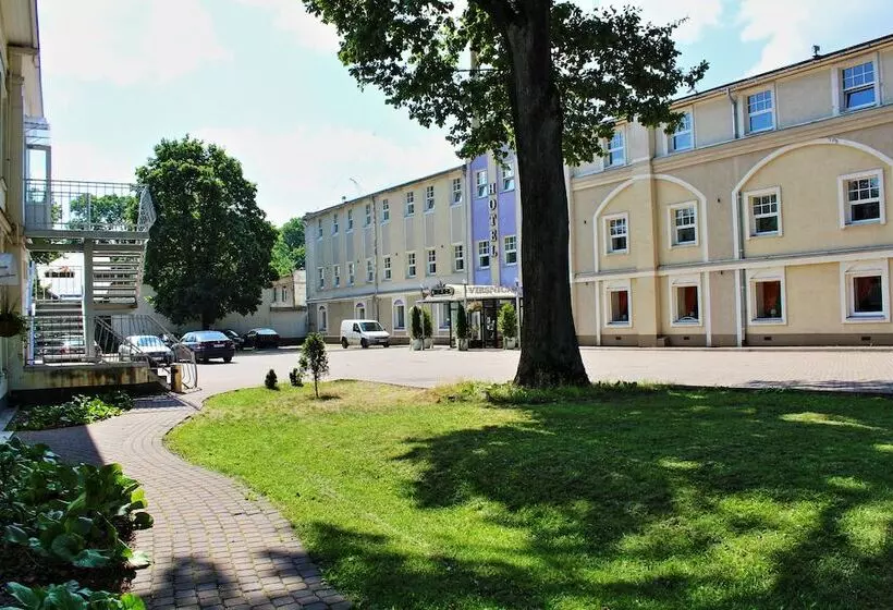 Nb Hotel With Free Parking