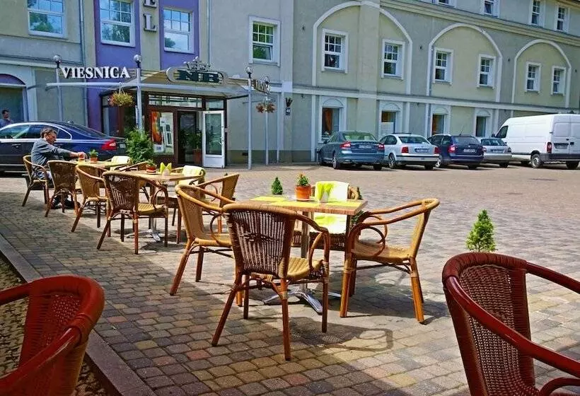 Nb Hotel With Free Parking