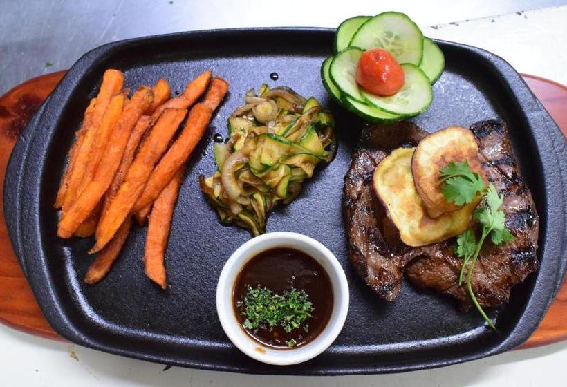 هتل Desert Horse Inn