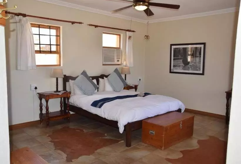 هتل Desert Horse Inn
